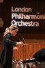 LONDON_PHIL_con_Karina_Canellakis_foto3_de_Mark_Allan.jpg
