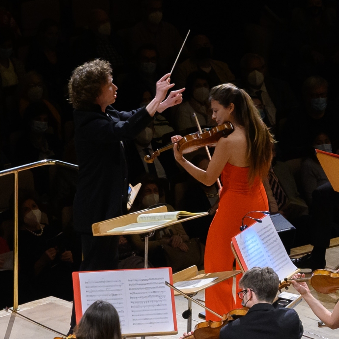 Philharmonia, Rouvali y Benedetti firman el séptimo concierto de la Serie Barbieri